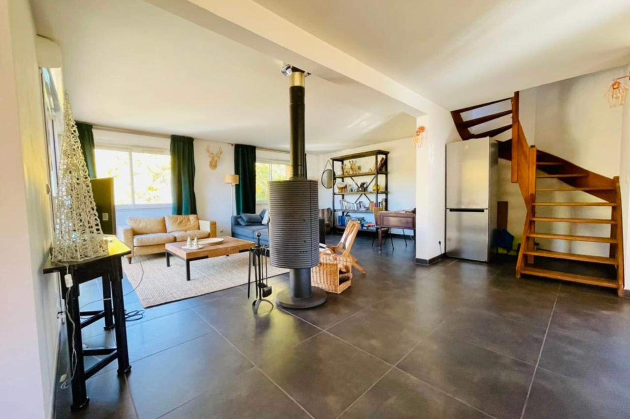 Apartamento Large Chalet With Terrace And View In Briancon Exterior foto