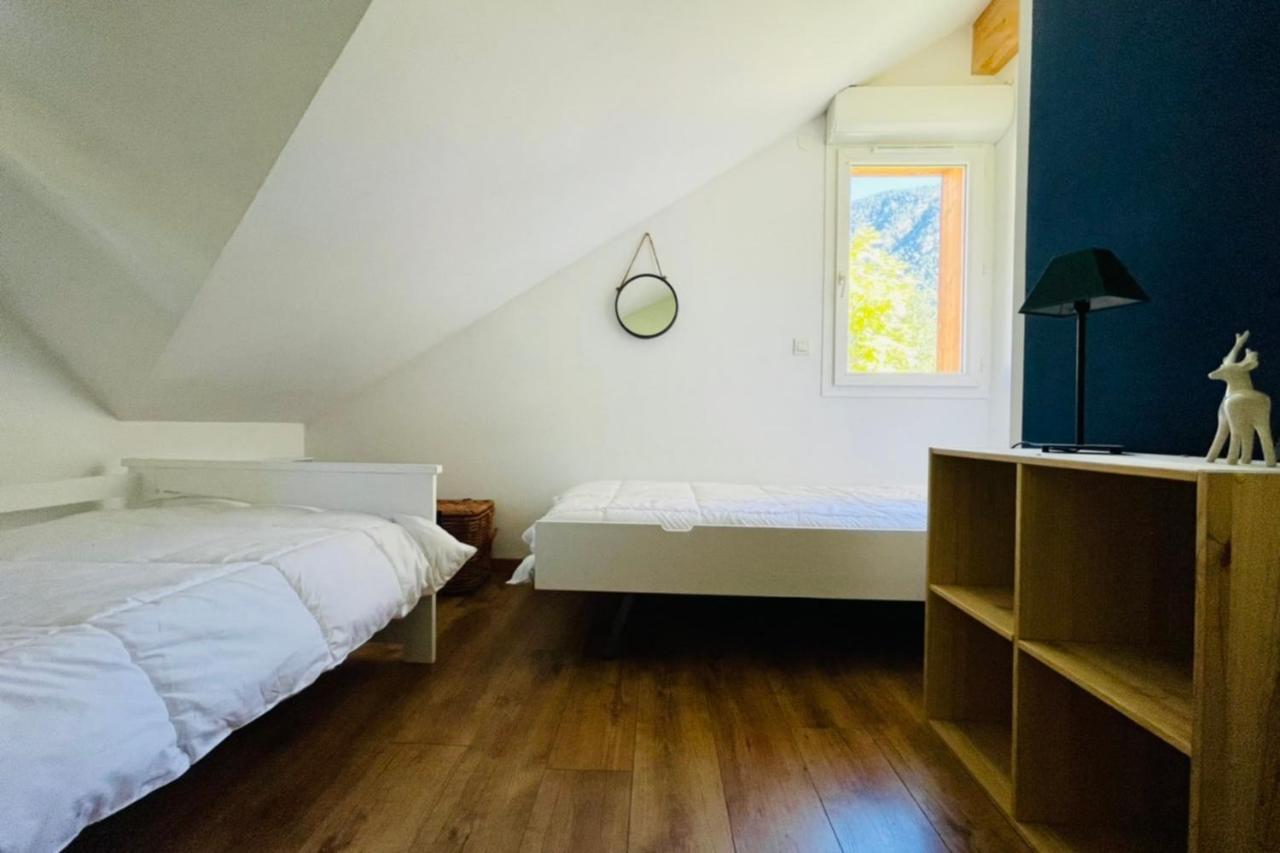 Apartamento Large Chalet With Terrace And View In Briancon Exterior foto
