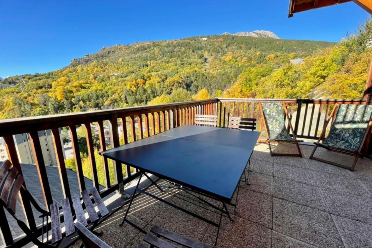 Apartamento Large Chalet With Terrace And View In Briancon Exterior foto