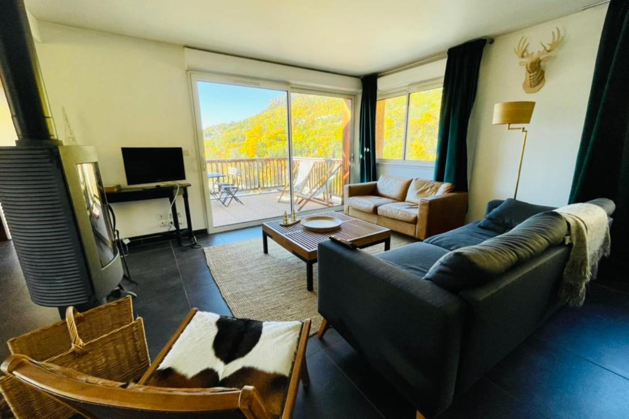 Apartamento Large Chalet With Terrace And View In Briancon Exterior foto